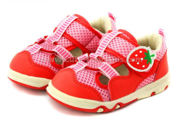 รองเท้าเด็ก สีชมพู Strawberry